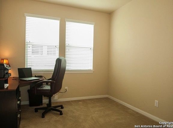 4th image of 532 Livingston Dr
