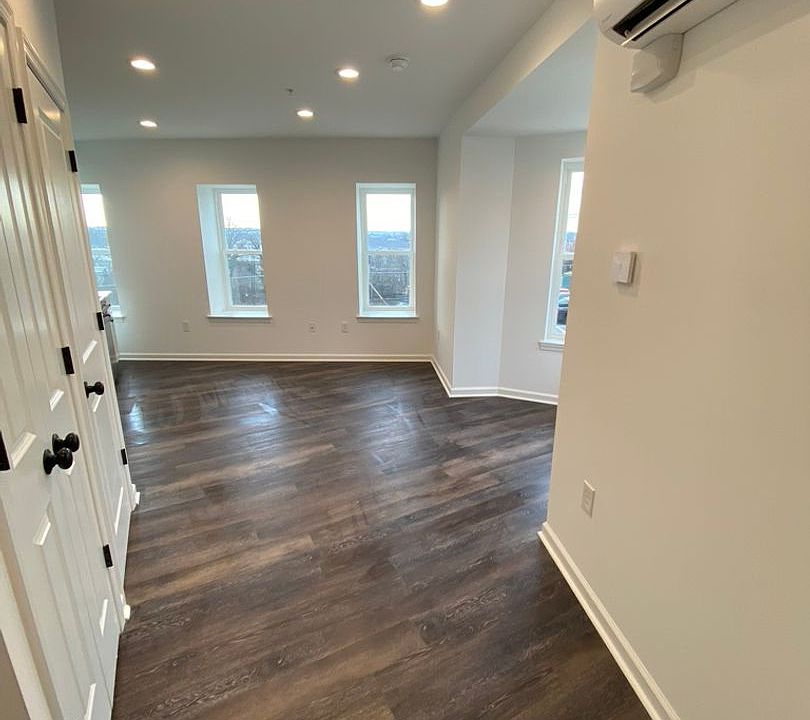 1st image of 225 High St #6
