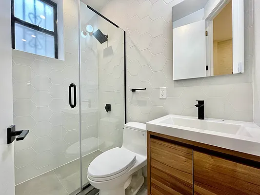 Rented by HOLTON REAL ESTATE INC. | media 20