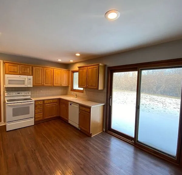 243 Randall Dr — Photo 5