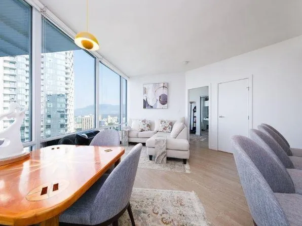 1283 Howe St #3708, Vancouver, BC V6Z 0E3