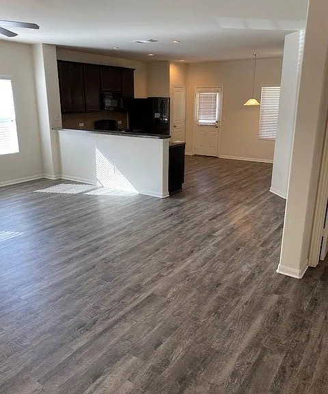 124 Hollis Ln — Photo 6