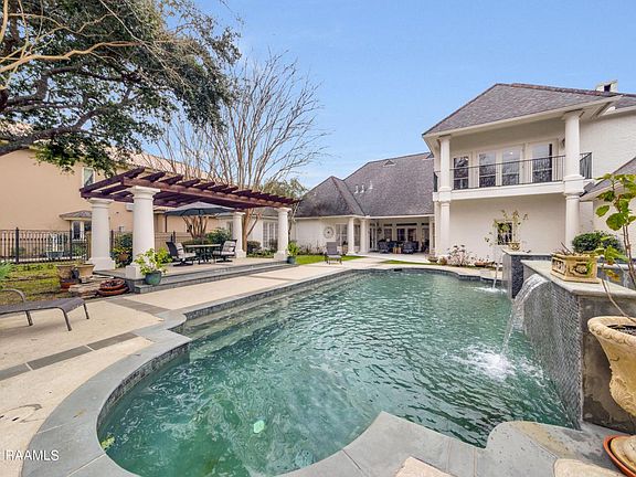 4th image of 310 Sawgrass Ln