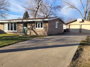 2416 2nd Ave SW, Minot, ND 58701