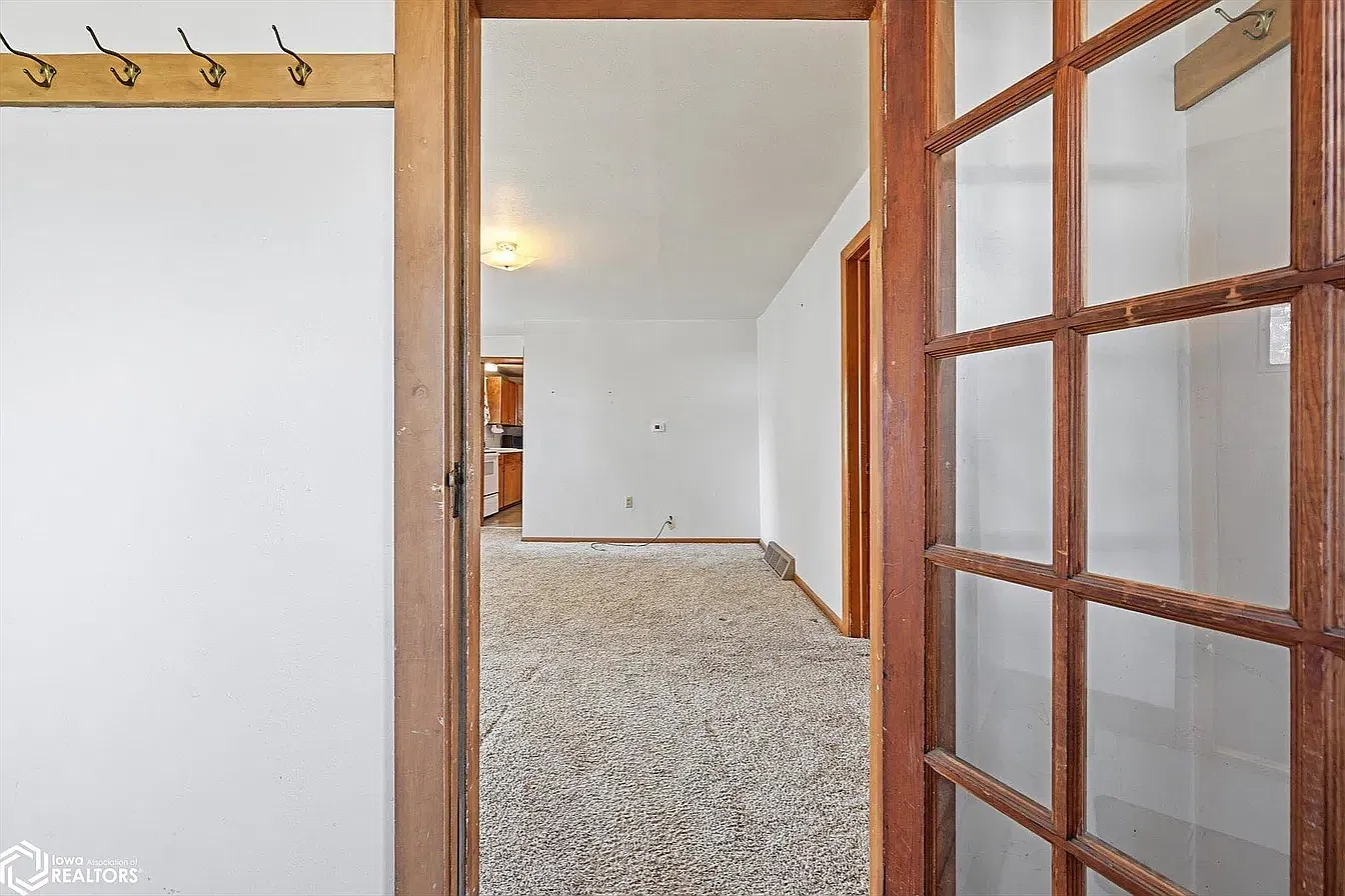 3 bed, 1039 sqft, $1,100 — Photo 3