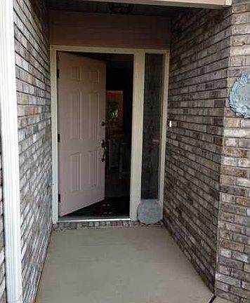 3rd image of 325 Evergreen Ave