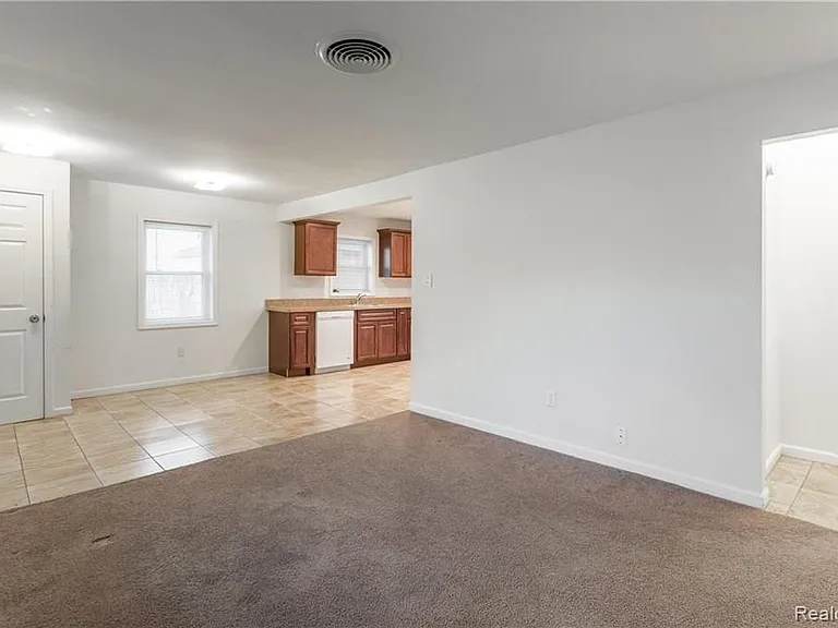 31733 Kathryn St — Photo 15