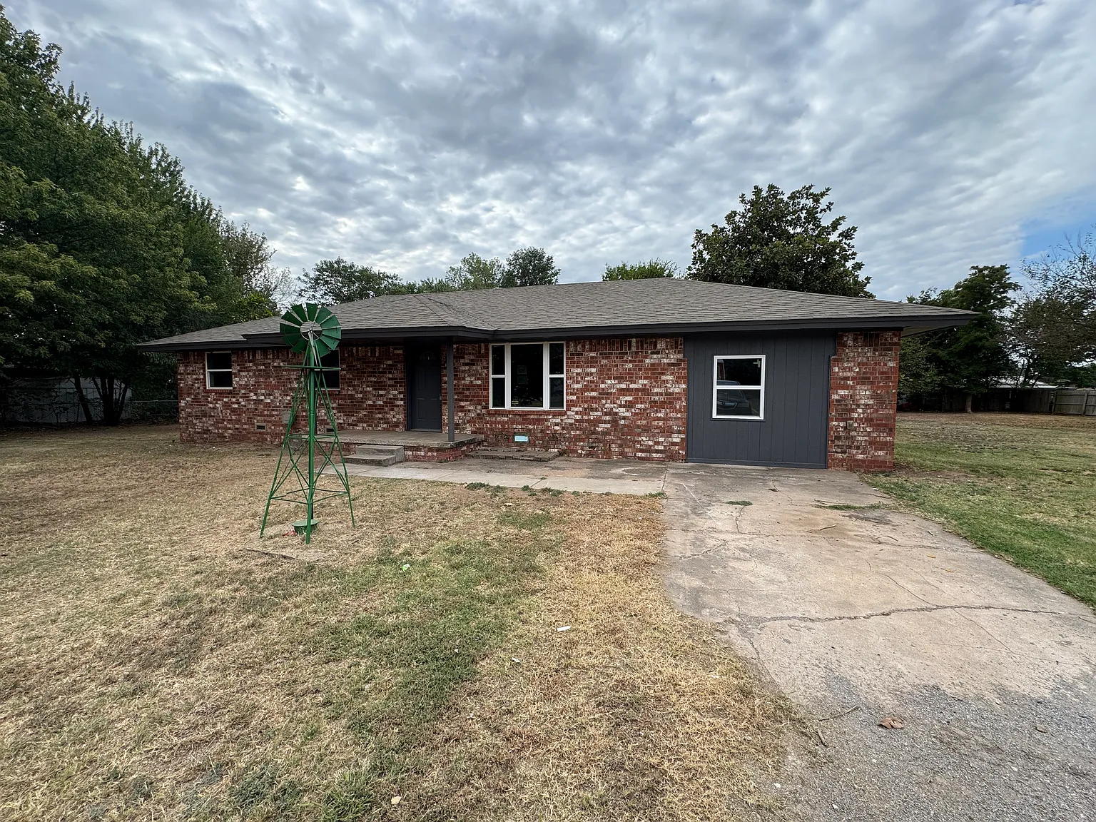 14820 Funston Rd — Photo 2