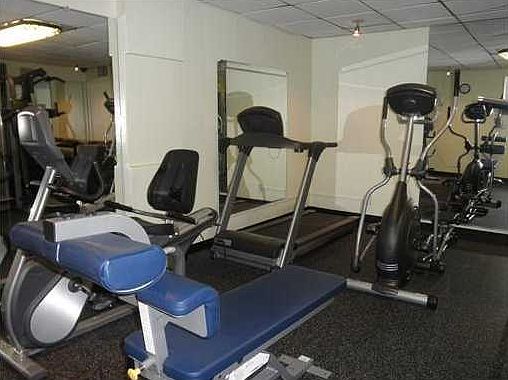 5th image of 2450 NE 135th St APT 407