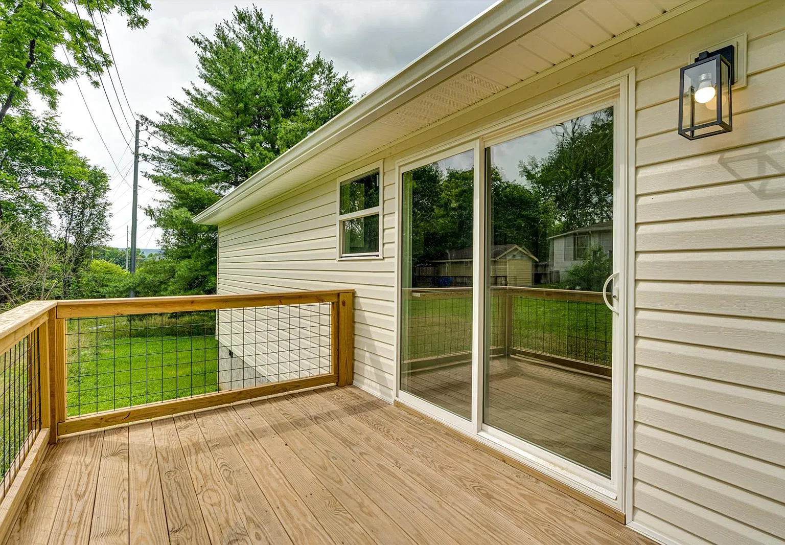 3 bed, 1200 sqft, $2,200 — Photo 2
