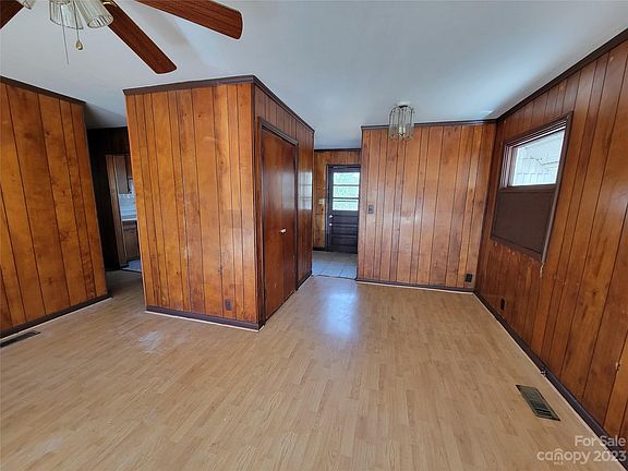 3rd image of 210 Meadow Dr