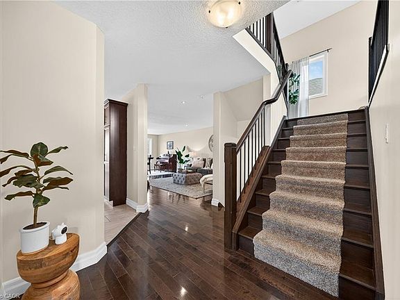5th image of 692 Halifax Rd