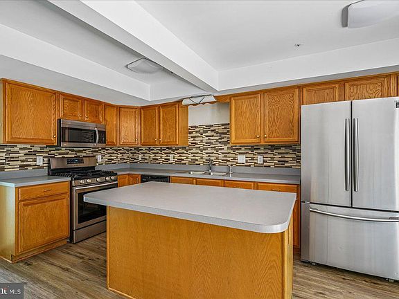4th image of 1323 Lindsay Ln