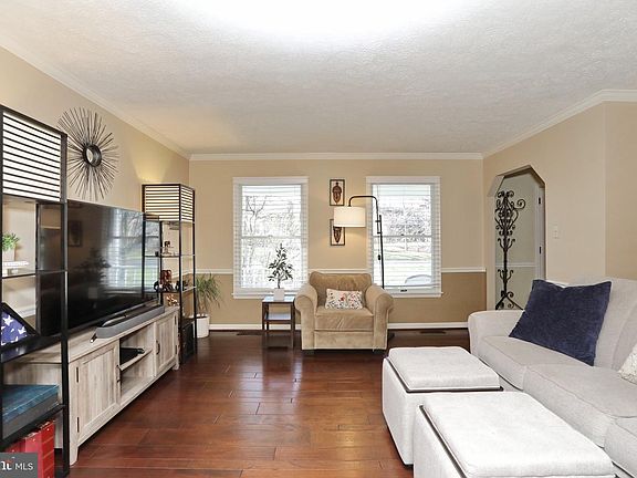 5th image of 122 Blue Jay Ct