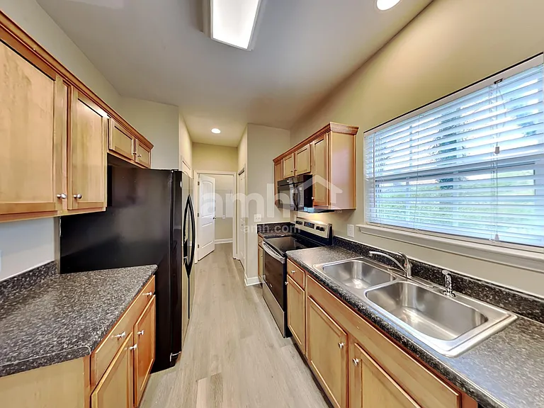 1702 Arrow Head Dr — Photo 3