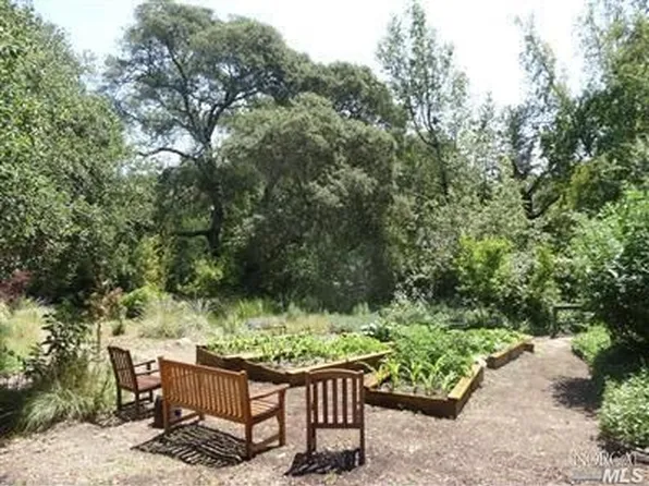 1347 Tilton Rd, Sebastopol, CA 95472