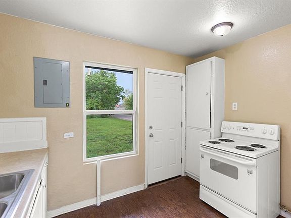 5th image of 1213 W 9th St #1213