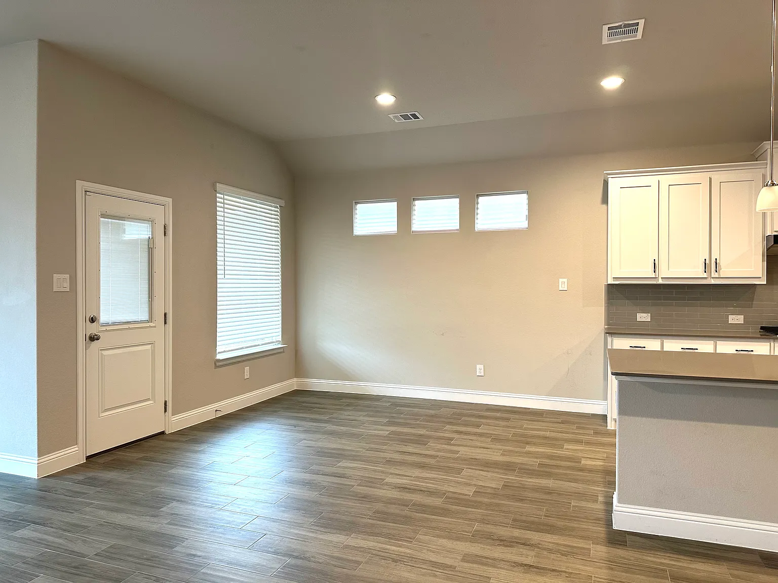 4 bed, 2.5 bath, 2446 sqft, $3,300 — Photo 4