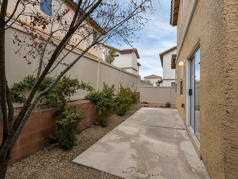 3825 Bayamon St — Photo 20