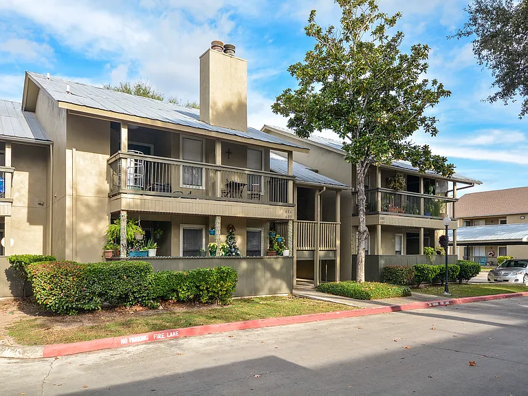 Lakeside Apartment Homes