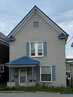 2nd image of 527 Jackson St