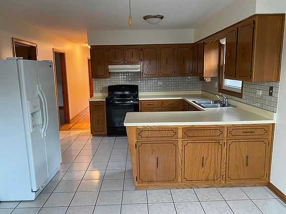 4th image of 5922 W Montrose Ave #1