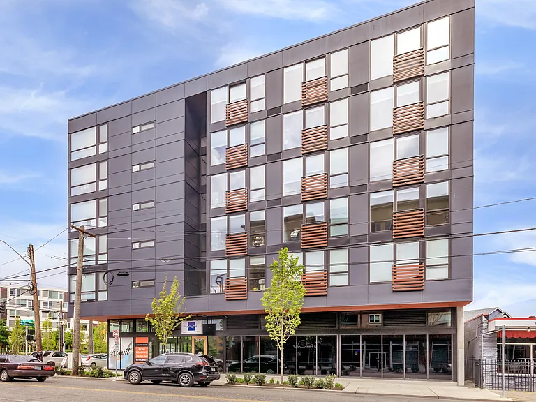 2112 E Denny Way — Photo 3
