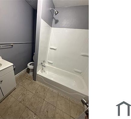 2nd image of 2916 Seneca Ave