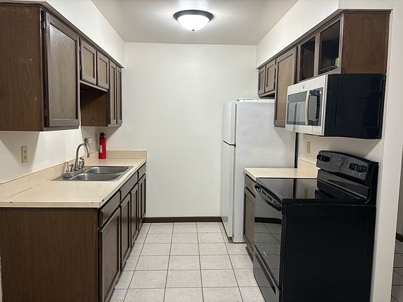 2nd image of 1125 Country Ln APT 4