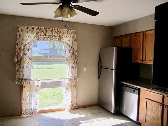 5th image of 2409 W Sheffield Dr