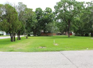 204 S 2nd St, Alvin, TX 77511