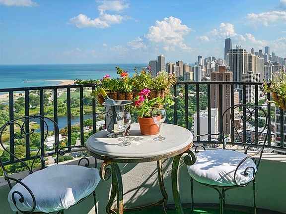 2nd image of 2020 N Lincoln Park W APT 27H