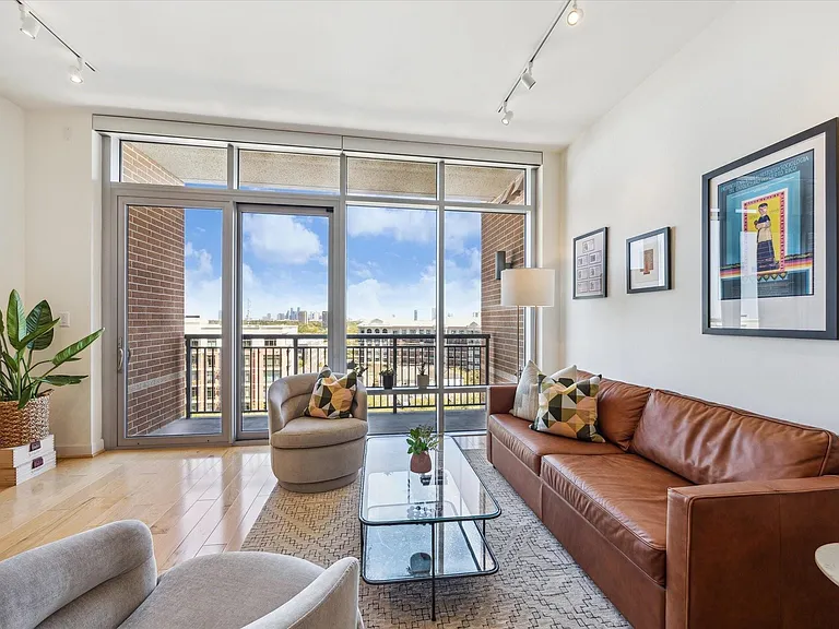 2207 Bancroft St #907 — Photo 4