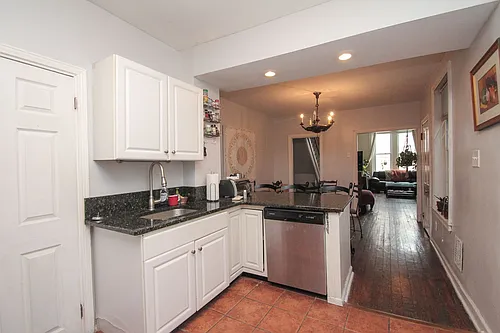 2503 Carpenter St Photo 1