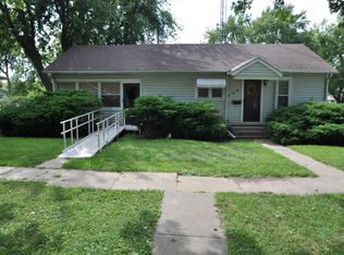 400 S 3rd St, Hiawatha, KS 66434