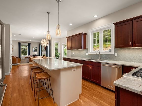 5th image of 124 Marblehead St