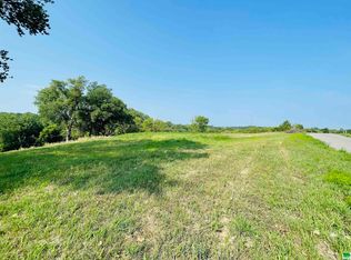5630 S Roswell St, Sioux City, IA 51106