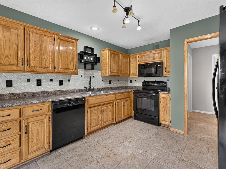 14802 Robinson St — Photo 13