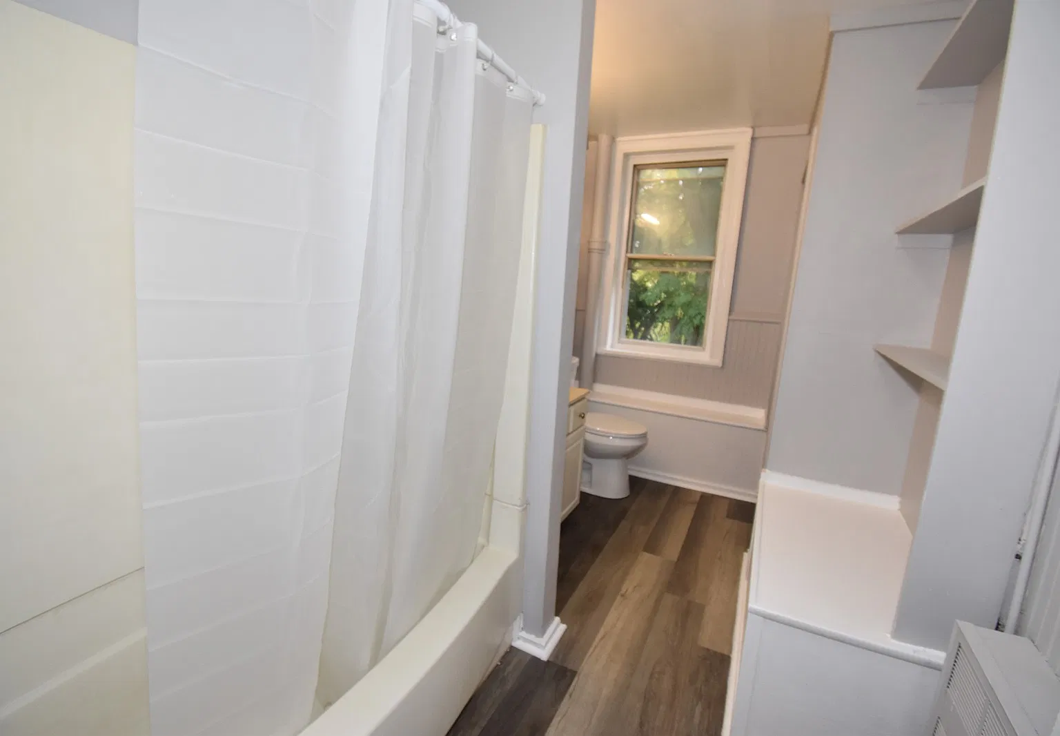 4 bed, 2350 sqft, $2,099 — Photo 4