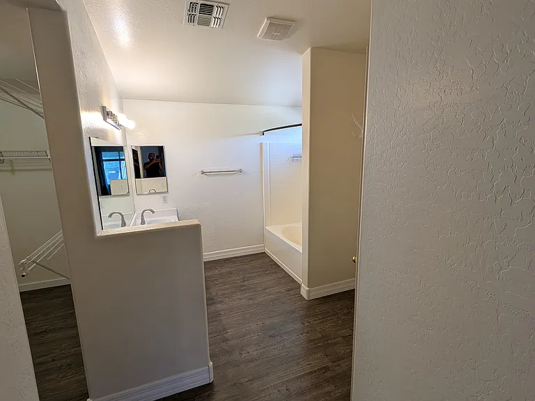 1831 S 105th Dr — Photo 29
