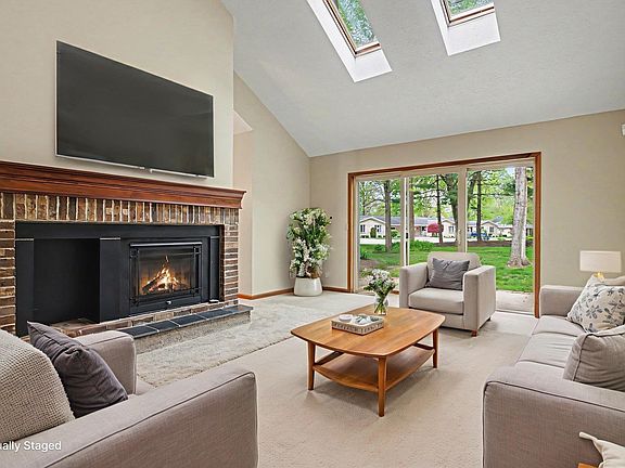 3rd image of 1 Boulder Ct
