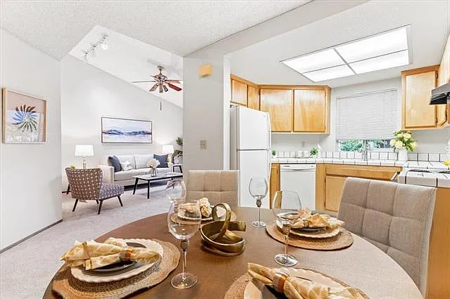 1034 Cedar Gables Dr — Photo 10