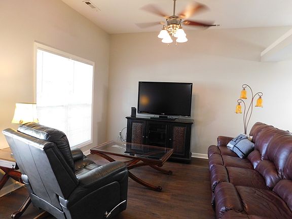 3rd image of 1182 Long Hollow Pike APT G4