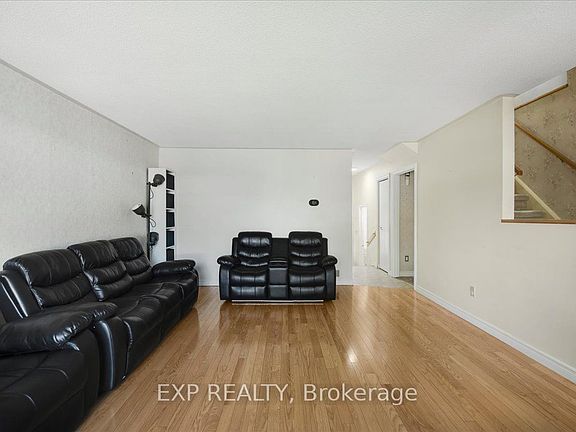 4th image of 376 Surrey Dr