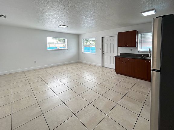 5th image of 2067 NE 162nd St Floor 1