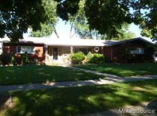 31210 Greenhaven St, Roseville, MI 48066
