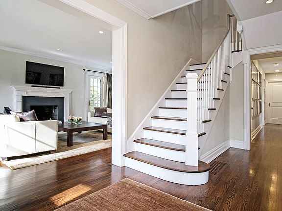 3rd image of 15 Woodland Pl