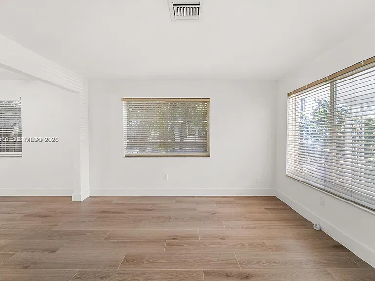 35 NW 49th Ave #REAR — Photo 6