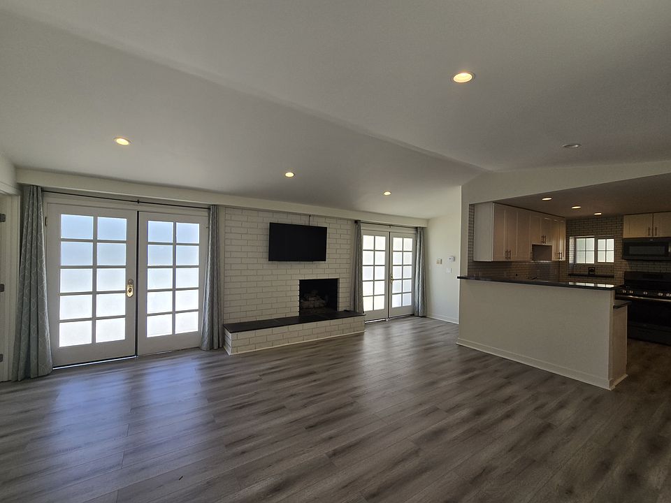 1st image of 202 Bentley Cir
