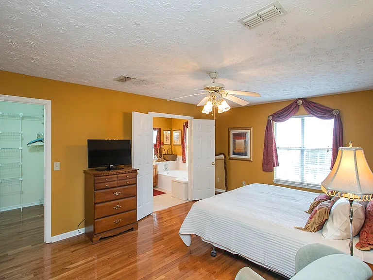 1508 Clover Ct — Photo 5